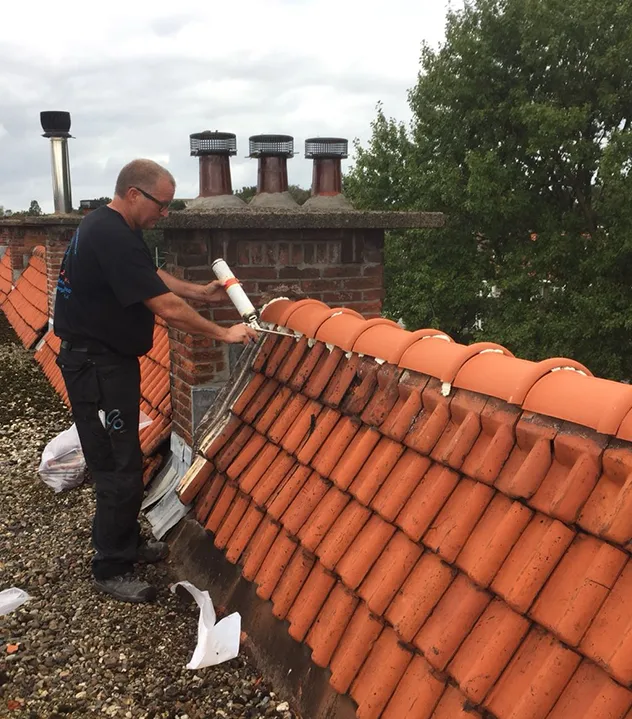 een nokvorst repareren of vervangen