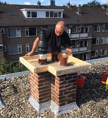 renovatie van schoorstenen in woerden houten frame monteren